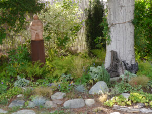 Skulptur im Schattenbeet, Garten Schroth