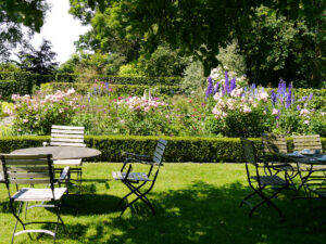 Visitengarten mit Blick auf Junigarten, Moorriem