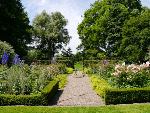 Blick über den Junigarten zum Spätsommergarten, Garten Moorriem