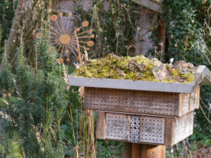 Insektenhotel 'Pension Wurzerl' in Wurzerlsgarten