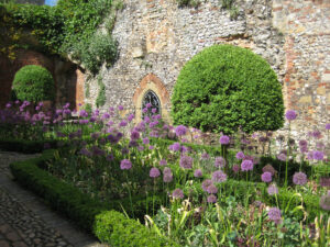 Cromwellian Garden in Greys Court