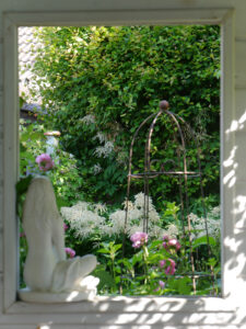 Gartenhäuschen, Blick aus dem Fenster, Garten Halwax