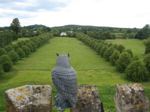 Blick von den Zinnen des Turmes in die Landschaft von Coughton Court