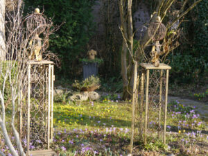 Das Paradiestor im Februar in Wurzerlsgarten