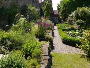 Das Mauerbeet im Garten Schlegelmilch