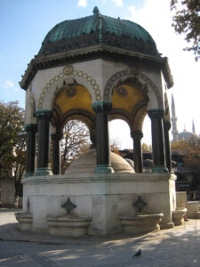 Der "Sultanahmet-Platz" mit dem "Deutschen Brunnen" in Istanbul