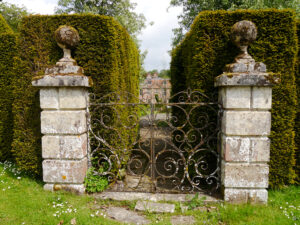 Der private Eingangsbereich zu Heale House Gardens