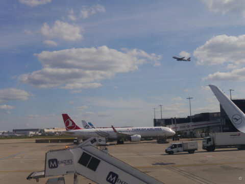 Wir warten auf den Heimflug in Heathrow