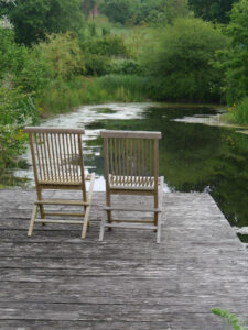 Schwimm-Teich im Naturgarten Roswitha Amschler