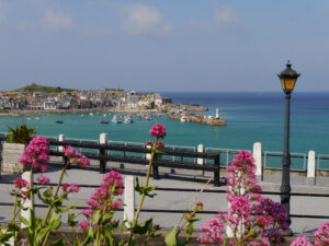 Am Aussichtspunkt von St. Ives mit Blick auf Altstadt und Hafen.