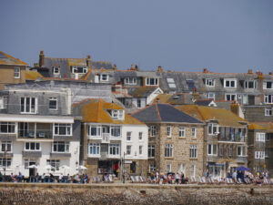 Häuserzeile an der Uferstraße in St. Ives