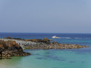 Blicke hinaus aus das Smaragdwasser um die Landzunge von St. Ives.